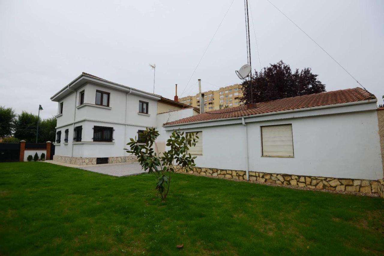 Housing Leon Casa Con Jardin Villa Ngoại thất bức ảnh
