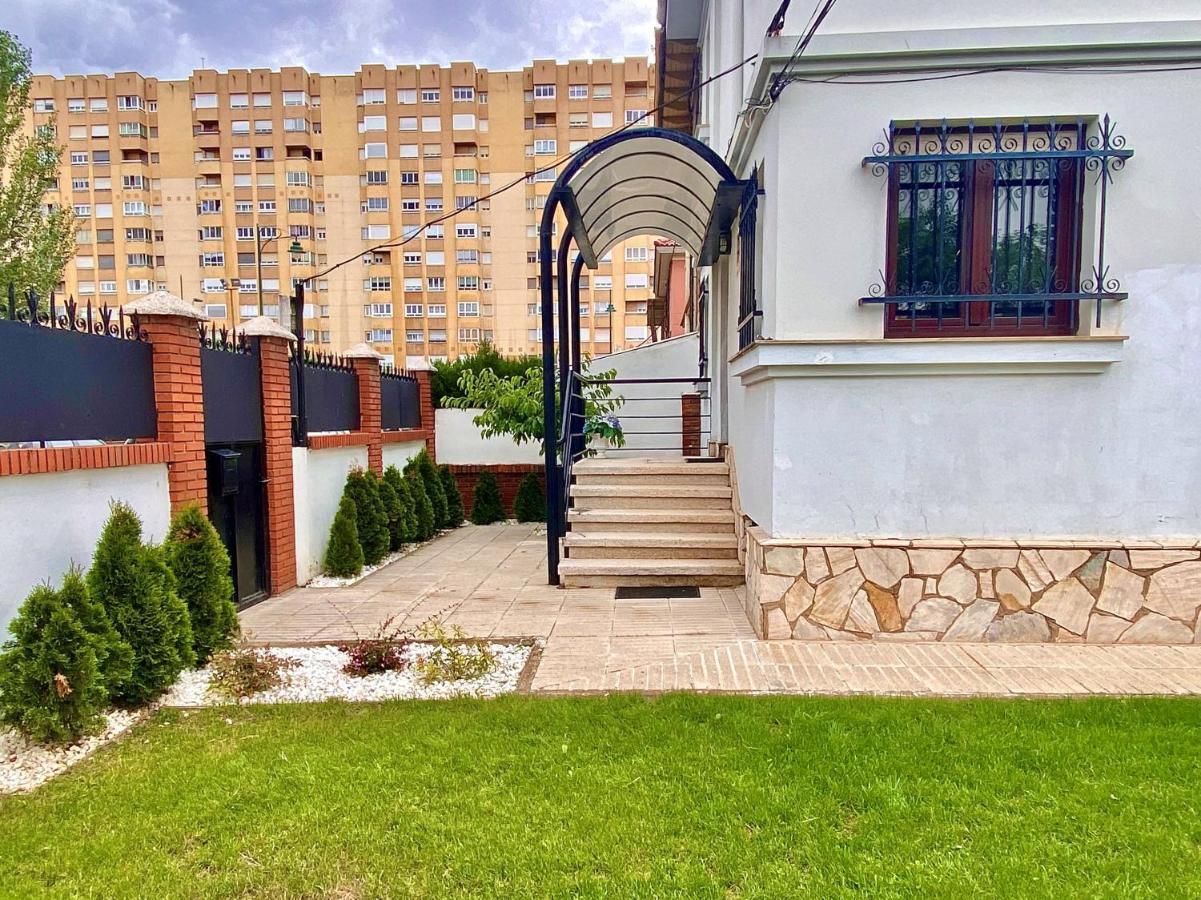 Housing Leon Casa Con Jardin Villa Ngoại thất bức ảnh